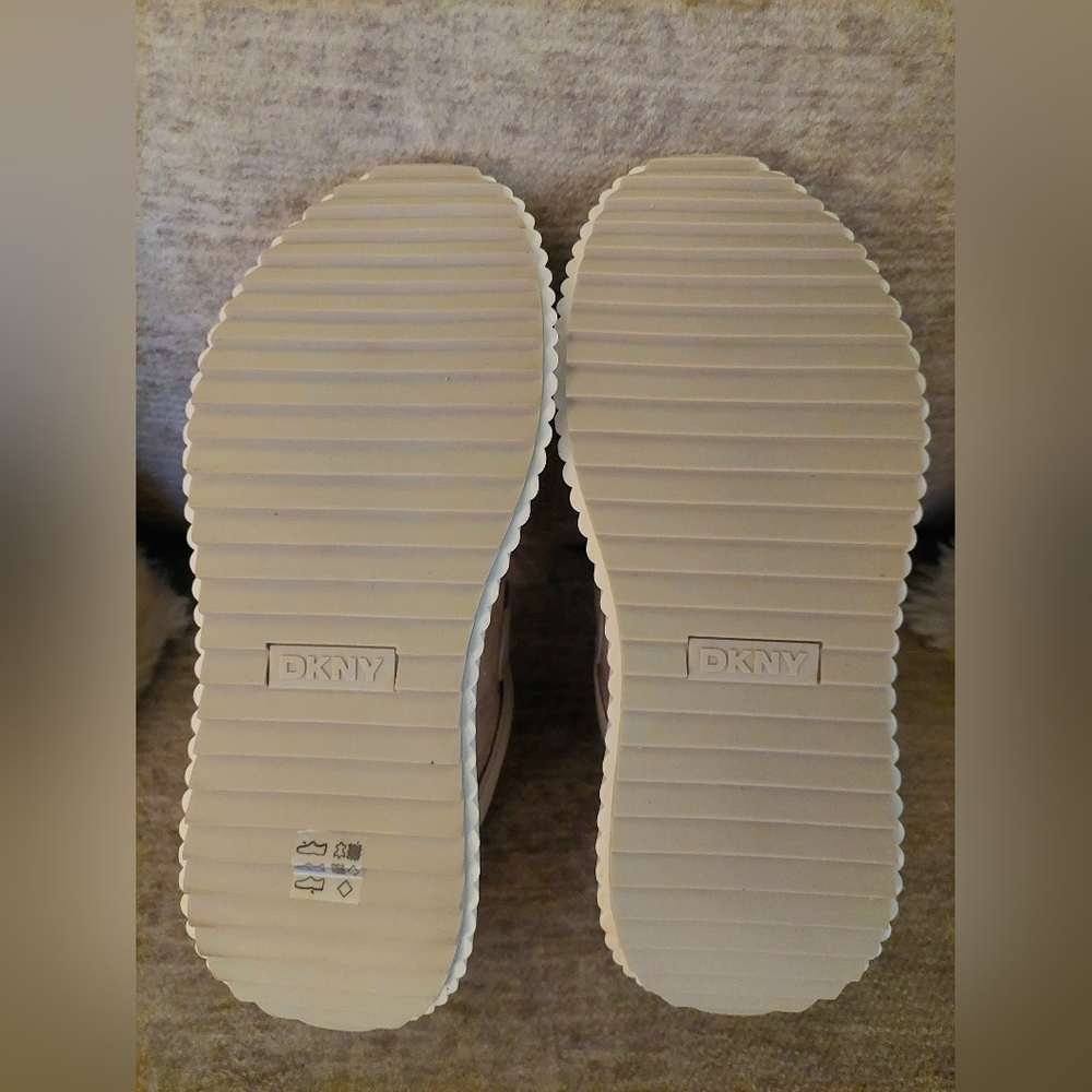 DKNY Loami Wedge Sneaker (color:"Bone") Size 8 NIB - Picture 5 of 12